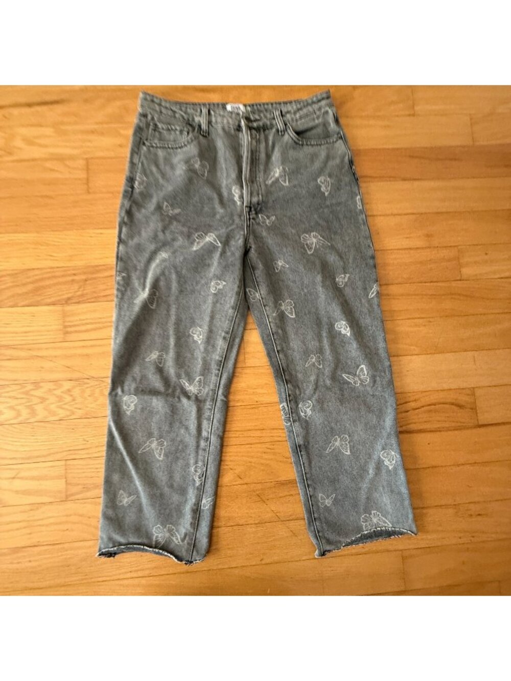 Simple Society Gray Butterfly Print Distressed Mom Jeans 13/31